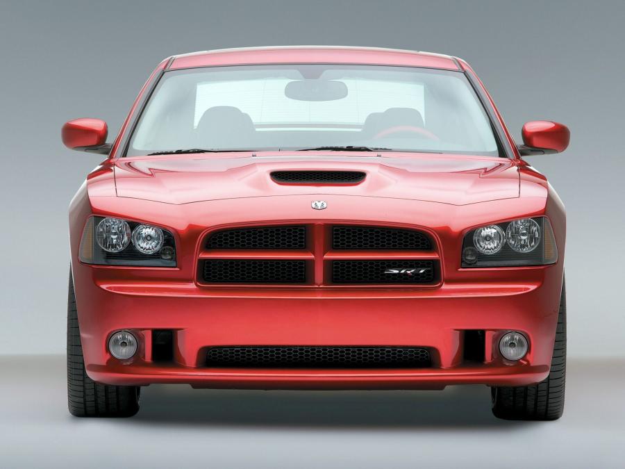  Dodge Charger SRT8 2005 года  (фото 8 из 11)